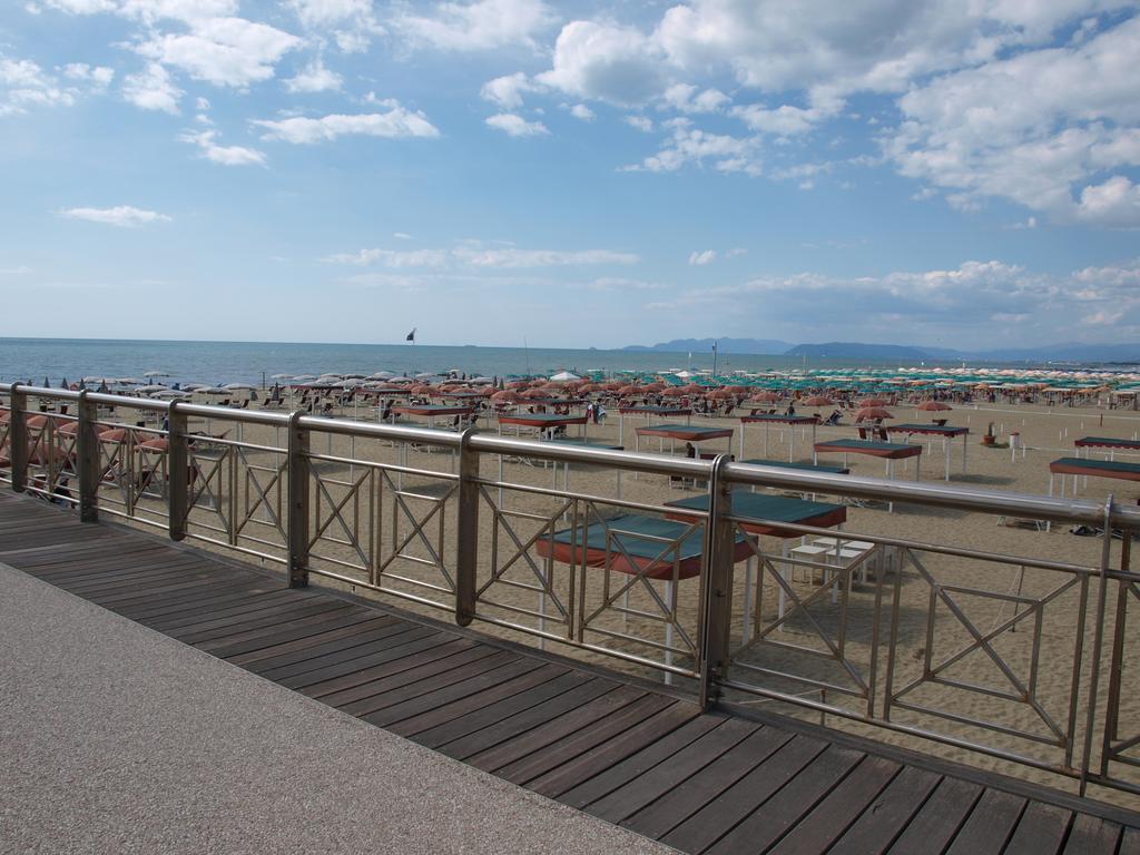 Il Pontile Holidays Apartment Марина ди Пиетрасанта Стая снимка