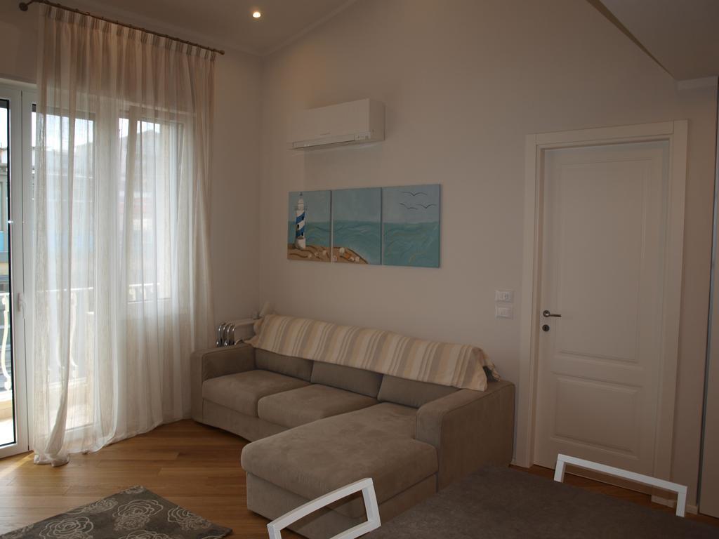 Il Pontile Holidays Apartment Марина ди Пиетрасанта Стая снимка